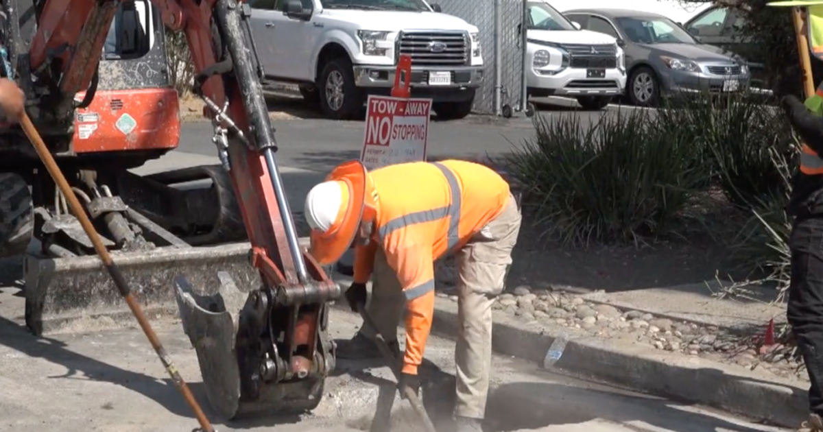 Construction Workers Push Through Heat Wave NTD