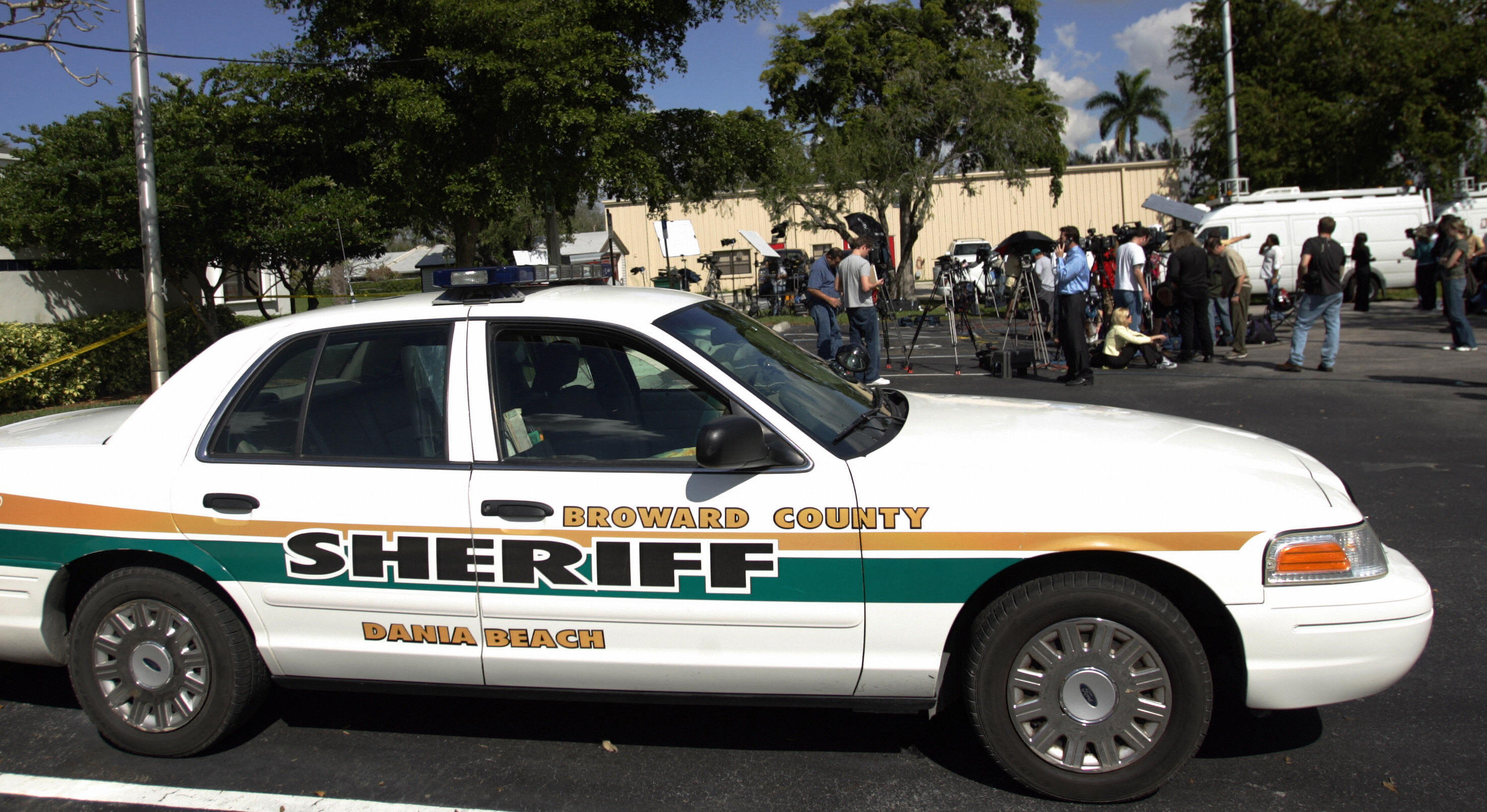 17 Florida Sheriffs Deputies Accused Of Stealing About 500 000 In