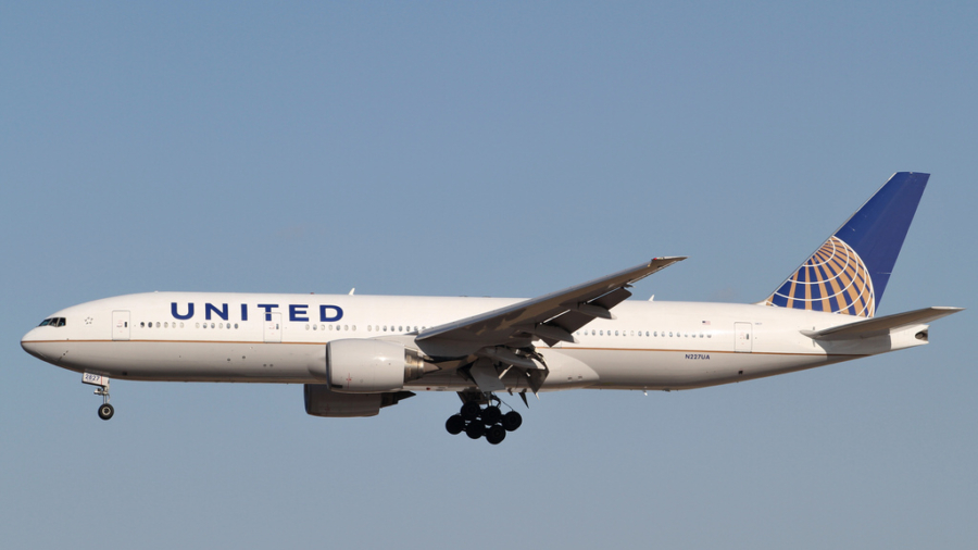 United Airlines Plane Makes Emergency Landing, Police at the Airport