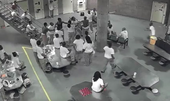 20 Inmates, 2 Officers Injured in Chicago Jail Fights