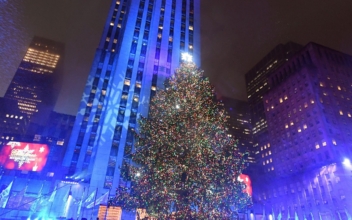 7 Fun Facts About the Rockefeller Center Christmas Tree (Video)