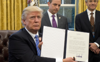 US President Trump Signs Executive Order Withdrawing from the Trans-Pacific Partnership