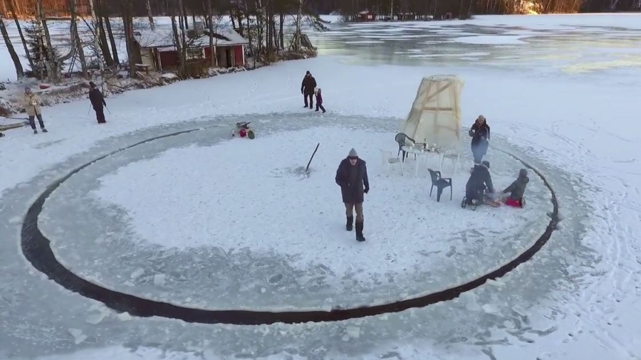 This is how the Finnish build a winter carousel. Quite cold but incredibly funny!