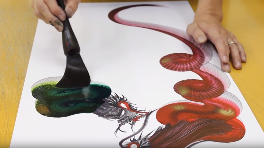 This is how you paint a Chinese dragon, draw the head and finish the body in one stroke