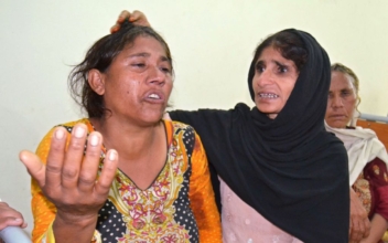 Suicide bombing kills 72 people in Pakistan