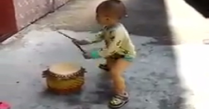 Talented little drummer plays Chinese drum like a pro