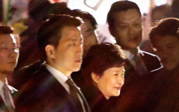 South Korea: Impeached leader Park Geun-hye leaves presidential palace in disgrace
