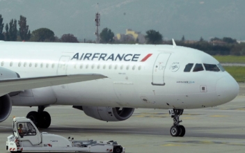 EU fines Air France-KLM, British Airways, and 9 other airlines 776 million euros