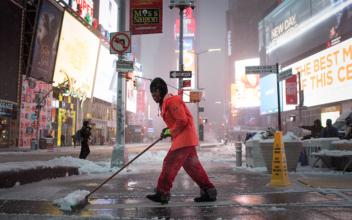 Snow and sleet cover New York City, blizzard warning cancelled