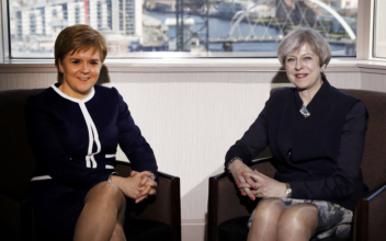 May and Sturgeon meet before Scotland resumes debate on independence referendum