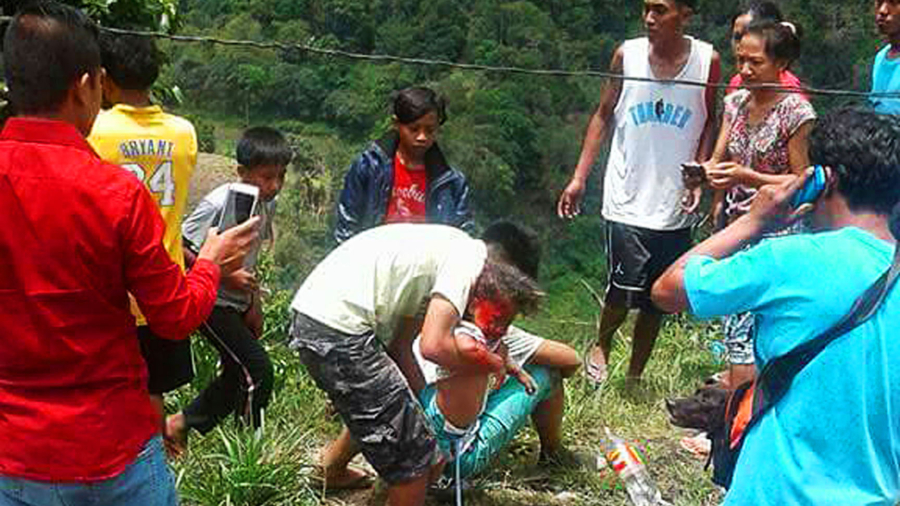 29 die as bus plunges into Philippines ravine