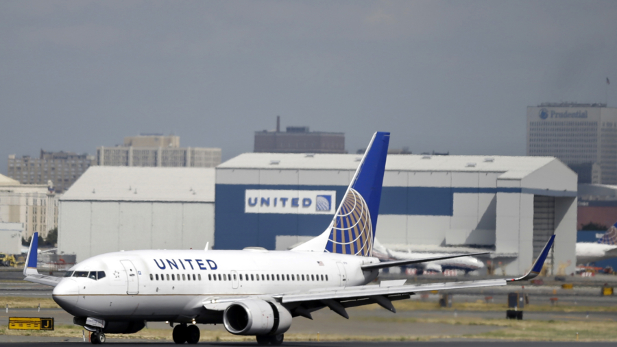 Passenger Who Was Bumped From United First-Class Seat Responds to US Rep. Jackson Lee’s Racism Charge