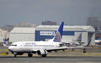 United Airlines’ removal of Asian passenger awakens Chinese social media