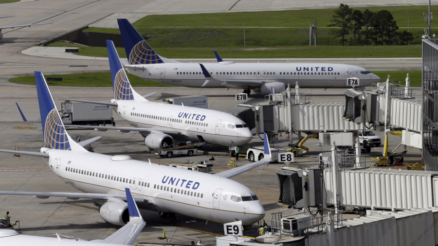 United Airlines offers $10,000 maximum to passengers who give up seats