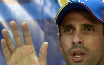 Venezuela’s Capriles joins protests amidst 15-year ban from political life
