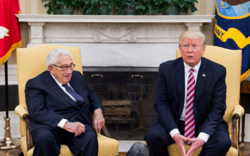President Trump meets with Henry Kissinger to discuss Syria, Russia