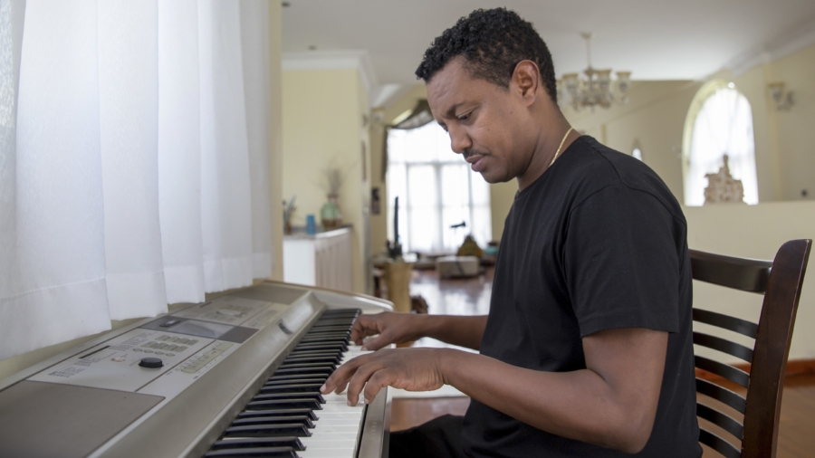 Ethiopian singer topping world music charts has political message for listeners