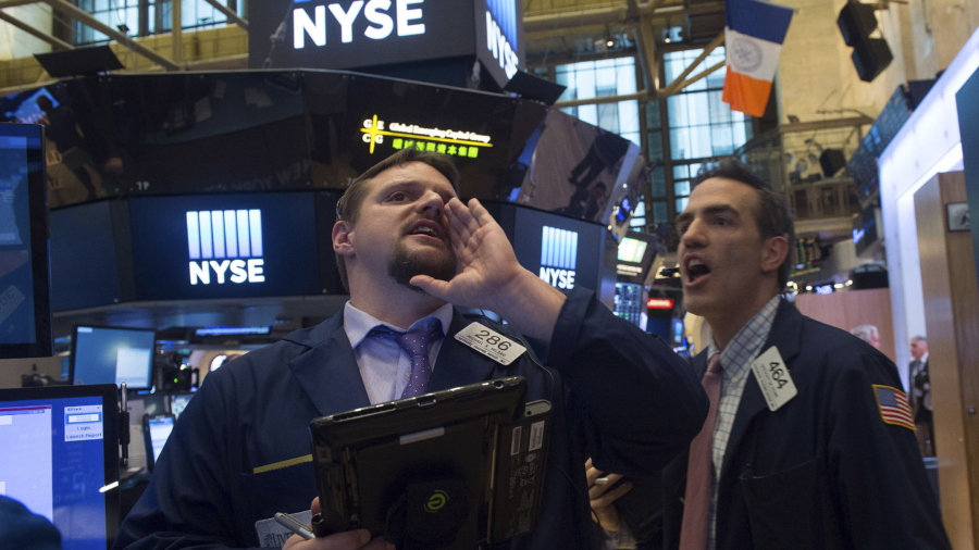 US Stock indices hit record high due to oil pressure