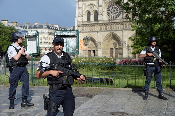 Police shoot attacker outside Notre Dame Cathedral in Paris