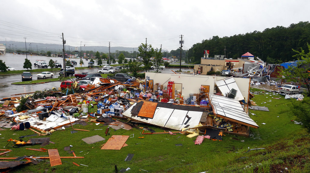 Suspected Alabama tornado damages buildings and injures one person