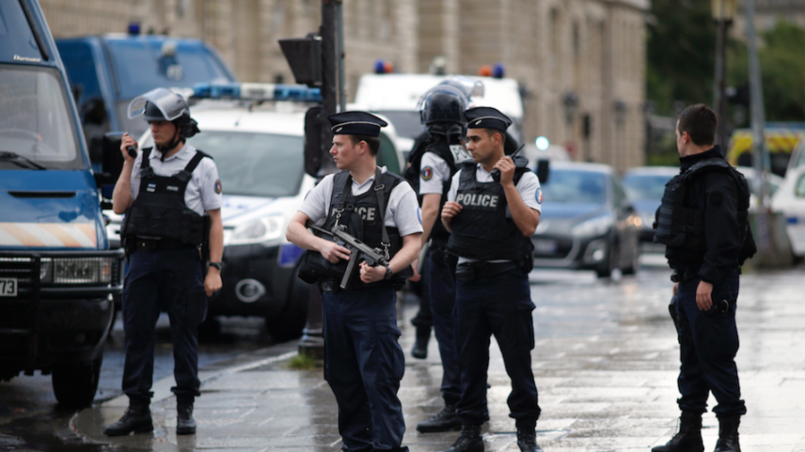 Paris: Attacker shot and wounded after attacking police officer near Notre Dame Cathedral