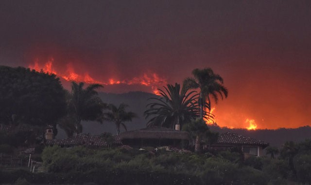 Huge California wildfire spreads overnight as crews dig in