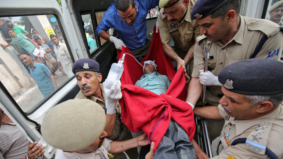 Bus plunges into Indian Kashmir valley, 16 Hindu pilgrims killed