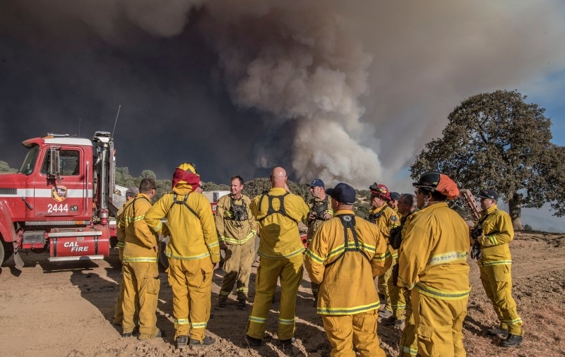Wildfire forces evacuation of California town near Yosemite