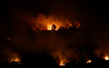 Thousands evacuated Central California, wildfires burn across U.S. West