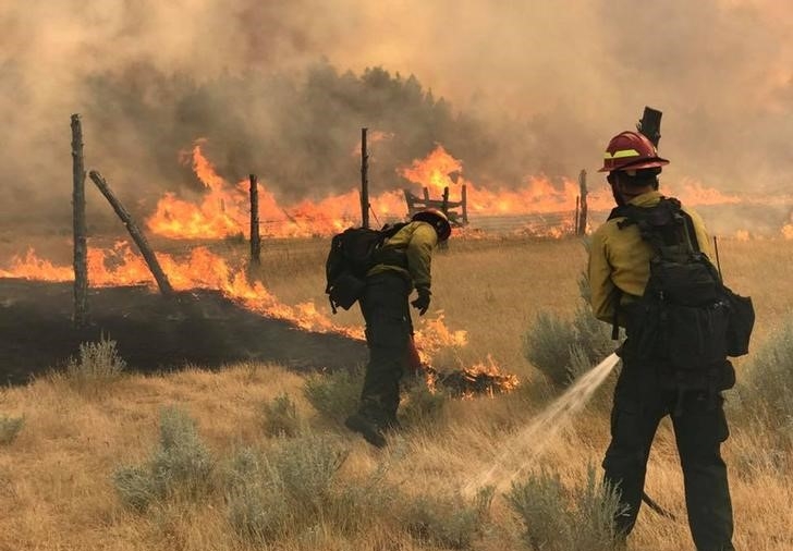 Crews gain ground against Montana wildfire, largest in U.S.