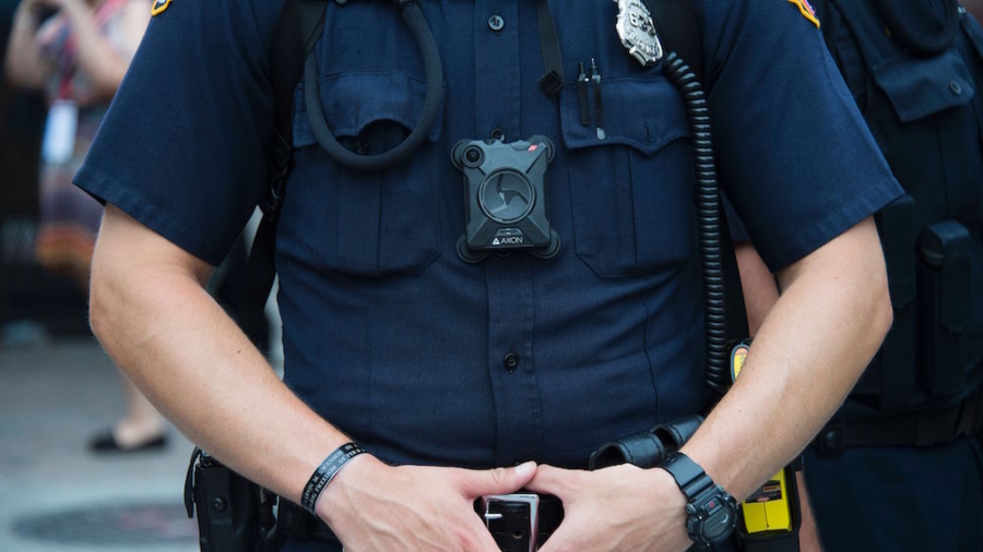 Minneapolis police now required to keep body cameras on