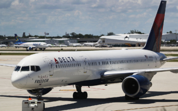 Delta flight attendant smashes wine bottle over belligerent passenger’s head