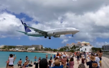 Jet blast kills tourist on Caribbean beach