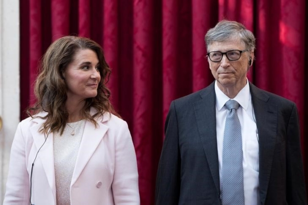 Philanthropist and co-founder of Microsoft, Bill Gates (R) and his wife Melinda listen to the speech by French President Francois Hollande, prior to being awarded Commanders of the Legion of Honor at the Elysee Palace in Paris, France on April 21, 2017. (Kamil Zihnioglu/Reuters)