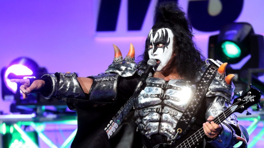 Gene Simmons of KISS Gives Emotional Speech Hailing America as ‘The Promised Land’