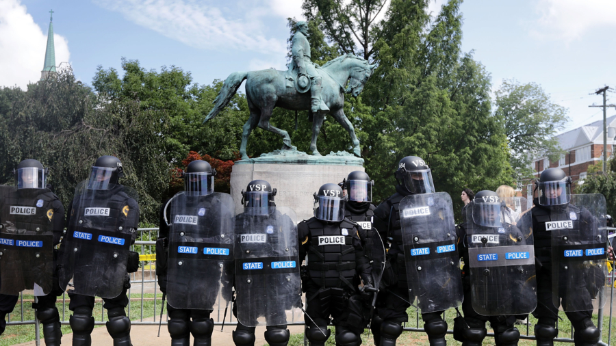 Kentucky Mayor Calls for Removal of 2 Confederate Statues in Wake of Charlottesville Riots