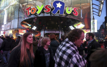 Toys ‘R’ Us Files for Bankruptcy Ahead of Holiday Season