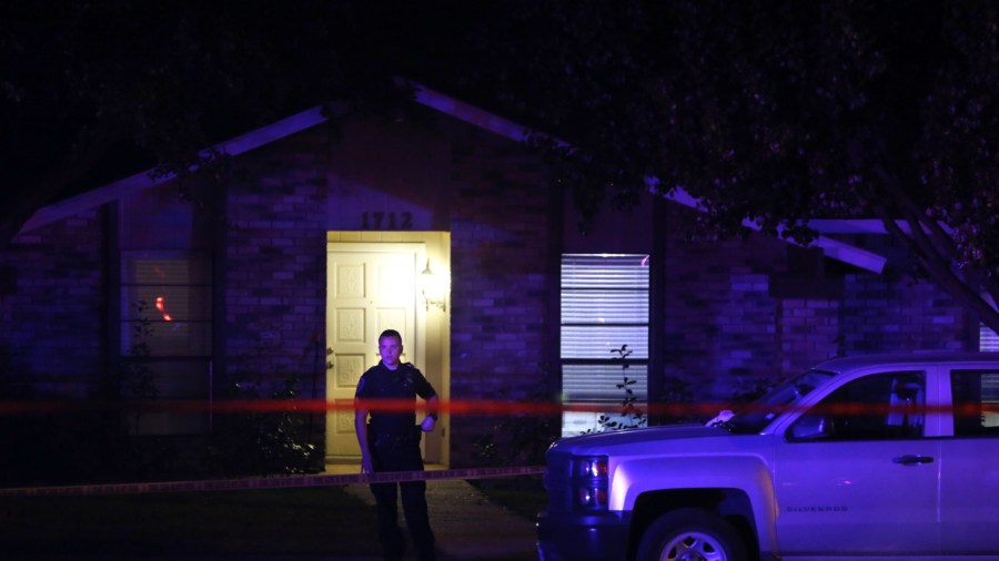 Witnesses Describe Shooting That Left 8 Dead in Texan Home