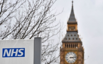 UK Health Secretary Pledges 15,000 New Health Workers