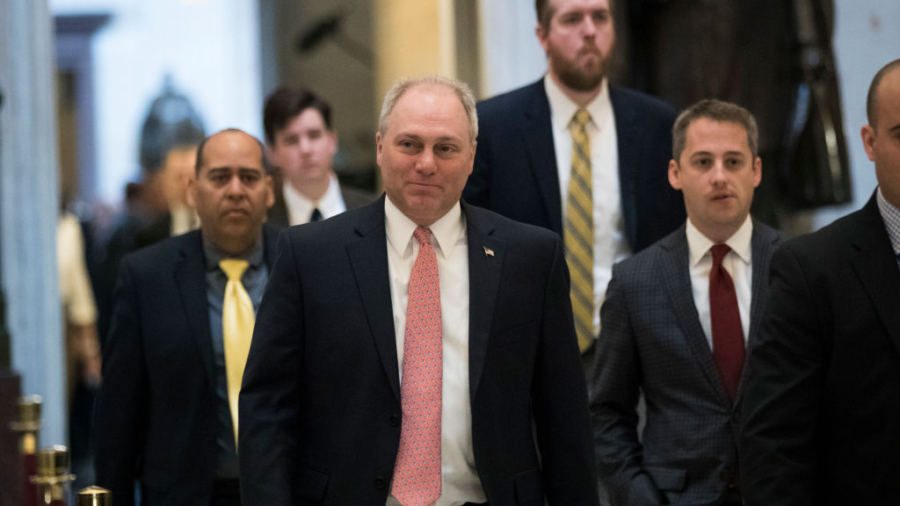 Wounded Scalise Returns to Capitol to Bipartisan Cheers