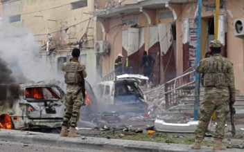 Suicide bomber kills six people in central Somalia: police