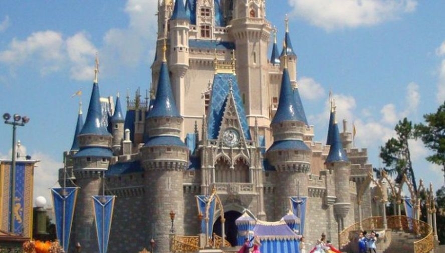 Woman Separated From Her Boyfriend at Disney World Goes to Social Media for Help