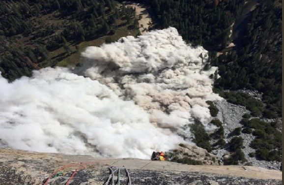 A second massive rock fall hits Yosemite National Park