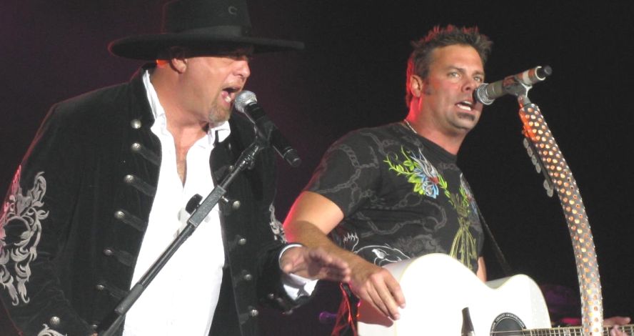 Montgomery Gentry Singer Troy Gentry Dead in Helicopter Crash: Reports