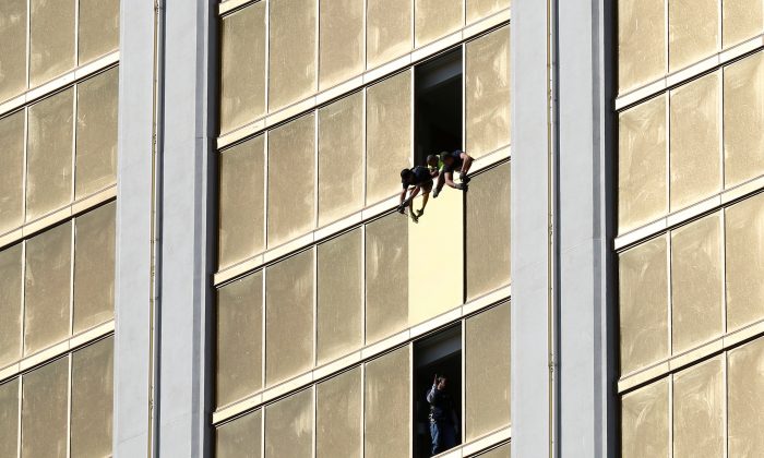 New Timeline in Vegas Shooting Raises Questions on Police Response