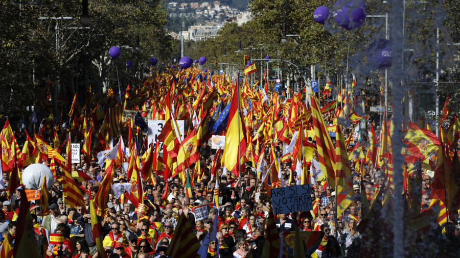 Hundreds Of Thousands Rally In Barcelona For Spanish Unity