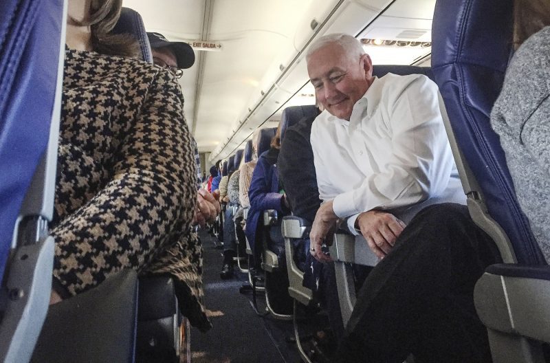 Gregory Pence, brother of Vice President-elect Mike Pence, finds a moment of peace on his flight from Ind., to Washington, D.C. on Jan. 18, 2017. (Jenna Watson/The Indianapolis Star via AP)