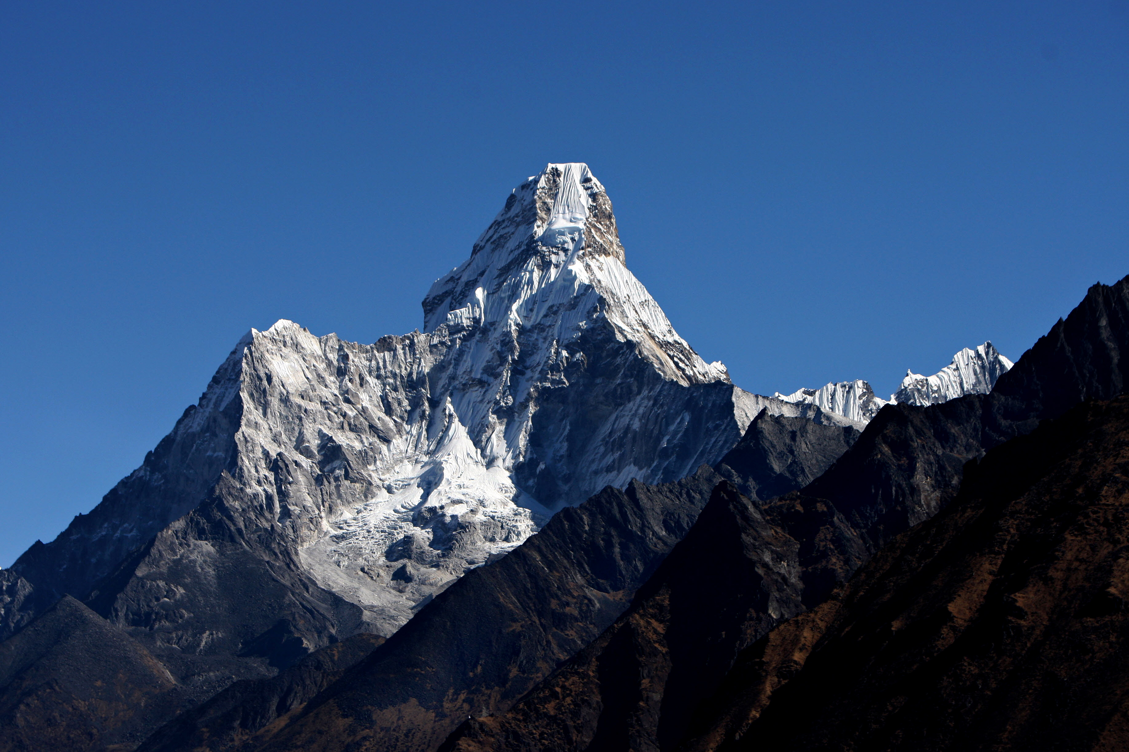 Wingsuit-Wearing Russian BASE Jumper Dies in Himalayan Leap | NTD