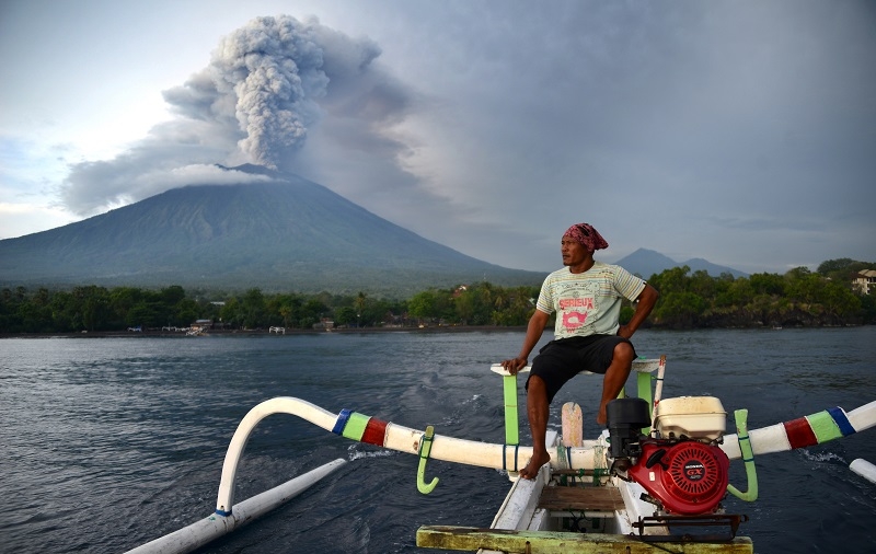 Bali Volcano Shoots New Burst of Ash; Flights Unaffected