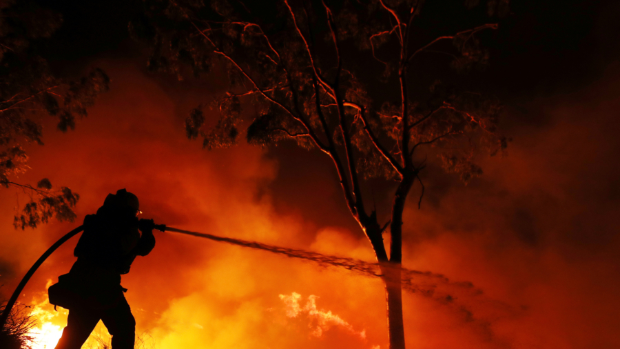 Winds Strengthen as Crews Make Progress on California Wildfire